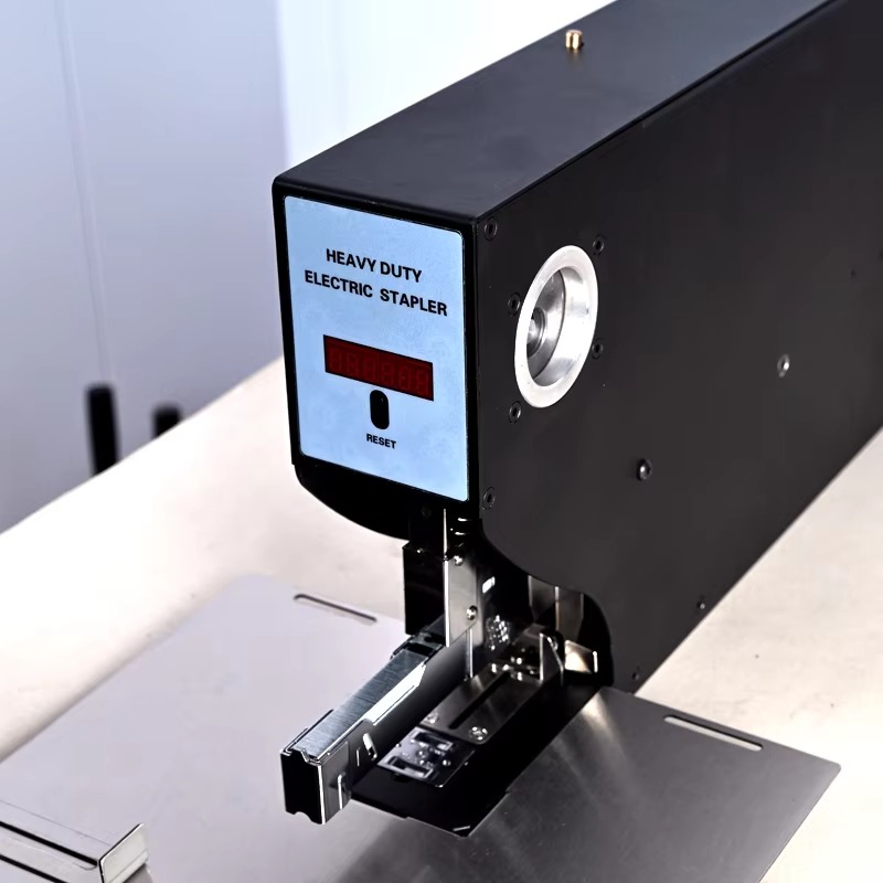 60Wモーター、毎分150回の速度、ワークステーション付き、 - Electric Stapler Heavy のレビューと価格